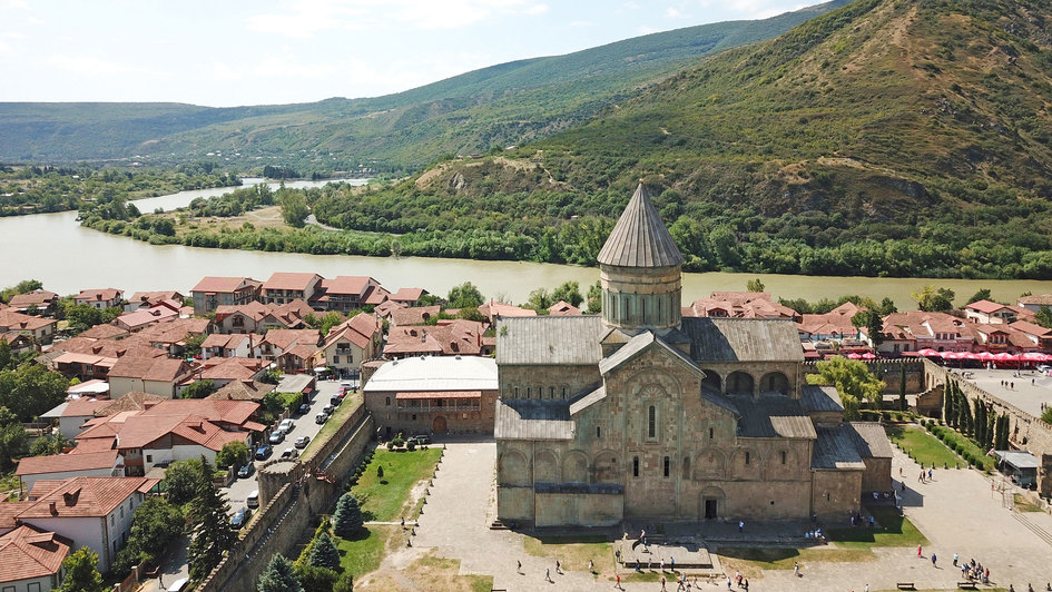 Die Swetizchoweli-Kathedrale in der Stadt Mzcheta, 20 Kilometer von der georgischen Hauptstadt Tiflis entfernt (Georgien)