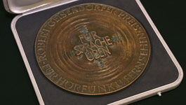 Medaille des Robert-Geisendörfer Preisews