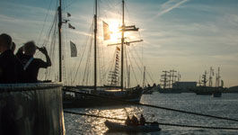 Schiffe im Hafen in Wilhelmshaven