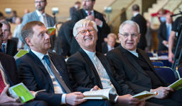 Der sächsische Ministerpräsident Michael Kretschmer (CDU), EKD-Ratsvorsitzender Heinrich Bedford-Strohm und der katholische Dresdner Bischof Heinrich Timmerevers