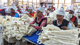 Näherinnen in einer Textilfabrik in Hung Yen in Vietnam. (Symbolbild)