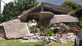Eingestürztes Haus nach dem Erdbeben in Haiti