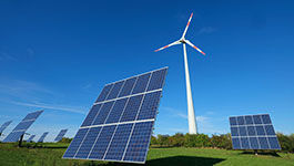 Windrad und Photovoltaikanlage