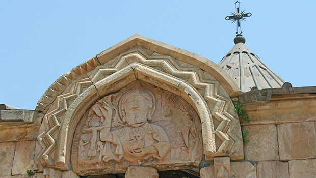 Portalrelief Kloster Norawank in Armenien