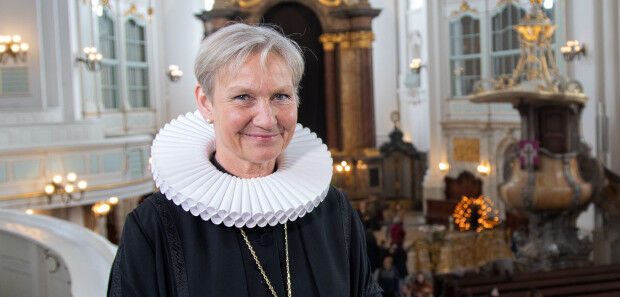 Kirsten Fehrs auf der Empore des Hamburger Michel