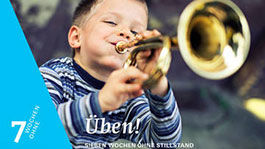 Themenmotiv 7 Wochen ohne: Junge mit Trompete
