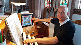 Peter Ammer an der Orgel