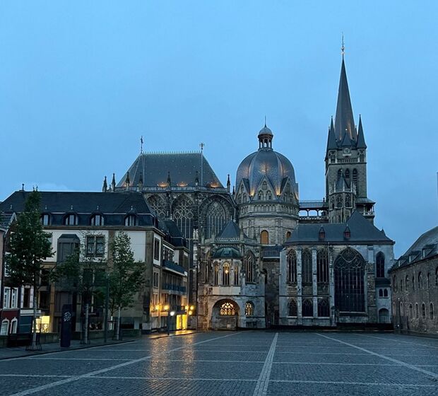 Aachener Dom bei Nacht