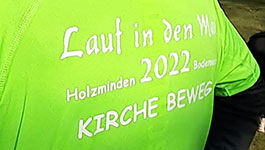 Laufshirt mit Aufschrift "Lauf in den Mai"
