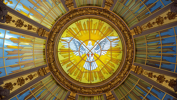 Darstellung einer Taube als Symol des Heiligen Geistes in der Kuppel des Berliner Doms