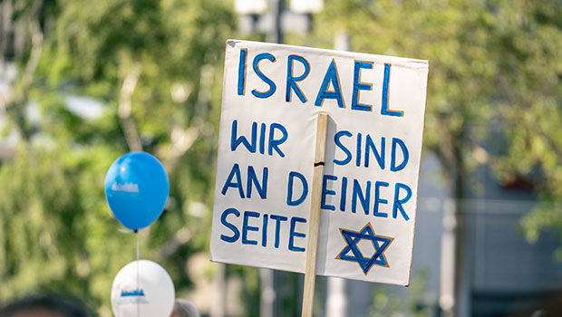 Schild "Israel wir sind an deiner Seite" - Archivbild
