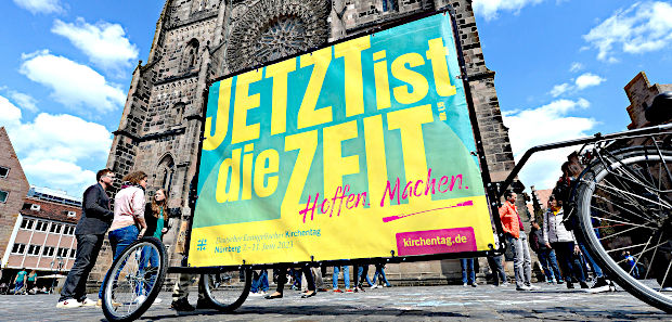Werbeplakat Dt. Ev. Kirchentag 2023 Nürnberg Jetzt ist die Zeit