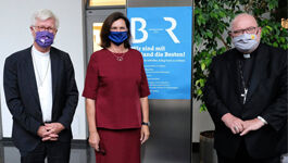 Der Ratsvorsitzende der EKD, Heinrich Bedford-Strohm, die bayerische Landtagspräsidentin Ilse Aigner (CSU) und Kardinal Reinhard Marx  am Montagabend bei einer Diskussion im BR-Fernsehen