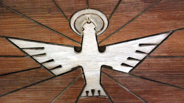 Darstellung einer Taube im Kanzeldeckel in der evangelischen Kirche St. Lorenz in Nürnberg