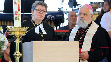 Landesbischöfin Ilse Junkermann und Bischof Gerhard Feige bei einem gemeinsamen Gottesdienst in Magdeburg