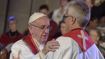 Papst Franziskus und LWB-Generalsekretär Martin Junge beim Gottesdienst am Reformationstag 2016 in Lund