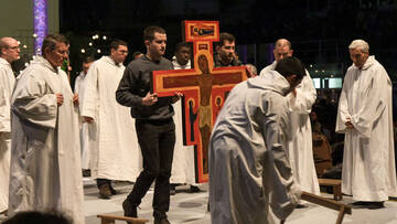 Brüder von Taizé beim Gebet