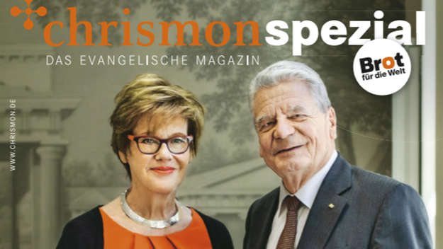 Cover von chrismon spezial 'Brot für die Welt' mit Cornelia Füllkrug-Weitzel und Joachim Gauck
