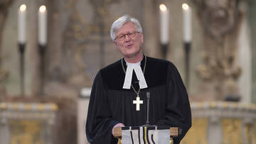 Foto von Landesbischof Heinrich Bedford-Strohm im Fernsehgottesdienst in der Dresdner Frauenkirche