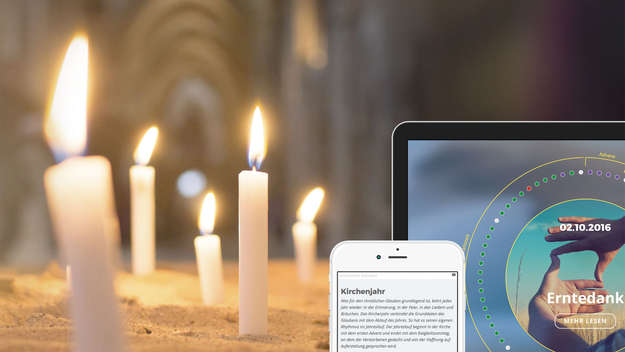 Foto mit Kerzen, Smartphone und Laptop zum Webangebot kirchenjahr-evangelisch.de