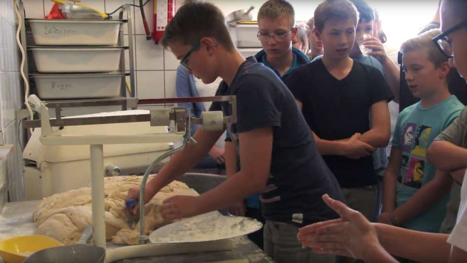 Aktion 5.000 Brote: Jugendliche aus Hamm backen Brot für die Welt.
