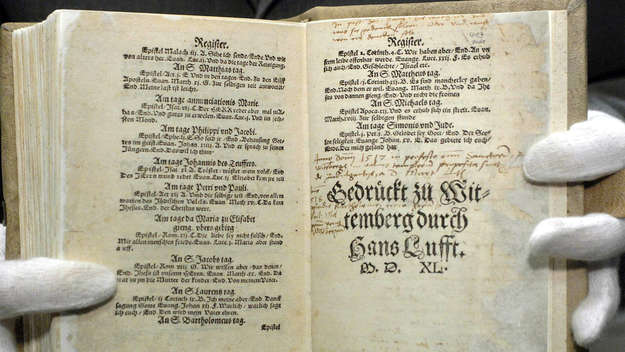 Handexemplar von Martin Luthers gedruckter deutscher Übersetzung des Neuen Testaments von 1540 mit einem handschriftlichen Eintrag seines Assistenten Georg Rörer.