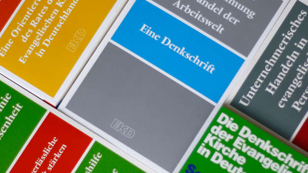 Verschiedene Denkschriften der EKD.