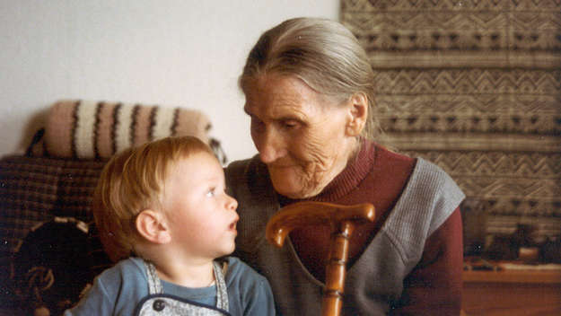 Großmutter mit Kind, 1984.