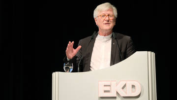 EKD-Ratsvorsitzender Heinrich Bedford-Strohm am Rednerpult der EKD-Synode 2017 in Bonn