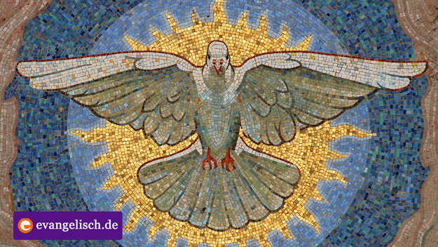 Mosaik einer Pfingsttaube am Berliner Dom