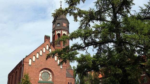 In der Kirche des Hessischen Diakoniezentrums Hephata in Schwalmstadt-Treysa (Hessen) wurde bei der ersten 'Treysaer Kirchenkonferenz' vom 27.- 31. August 1945 die Evangelischen Kirche in Deutschland (EKD) gegründet.