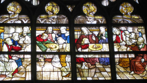 Glasfenster Das „Westfälische Abendmahl“ in der Wiesenkirche in Soest