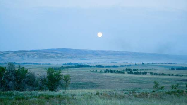 Landschaft mit Vollmond in Russland