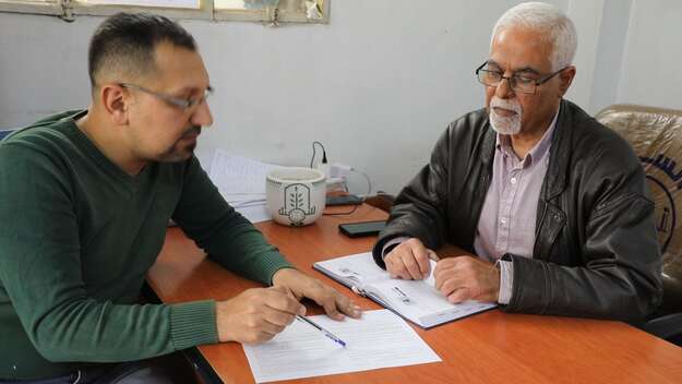 Ali Al-Khatib und Akram Al-Qasir vom Verein 'Die Freunde von Salamiyya'