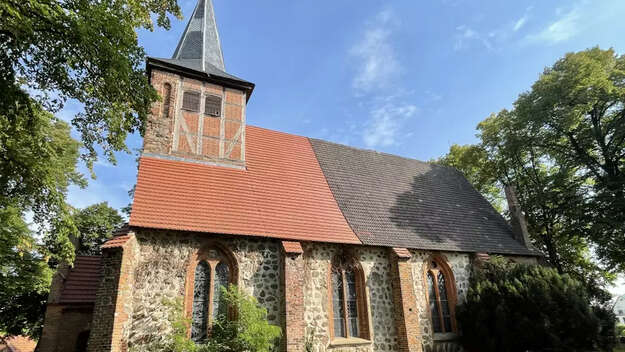 Dorfkirche Warsow - KiBa-Kirche des Monats Juli 2025