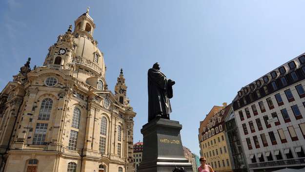 Lutherdenkmal vor der Frauenkirche in Dresden