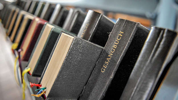 Reihe von Gesangbüchern