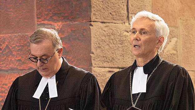 Der württembergische Landesbischof Frank Otfried July und der badische Landesbischof Jochen Cornelius-Bundschuh (Foto vom 01.06.2014).