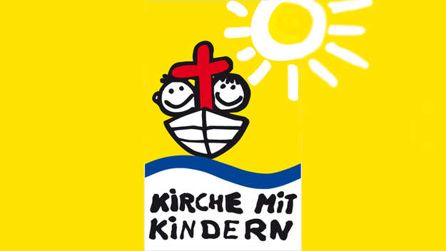 Logo Kinderkirche: Zwei Kinderköpfe auf einem gemalten Schiff mit Kreuz