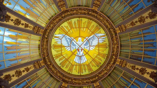 Darstellung einer Taube als Symbol des Heiligen Geistes in der Kuppel des Berliner Doms