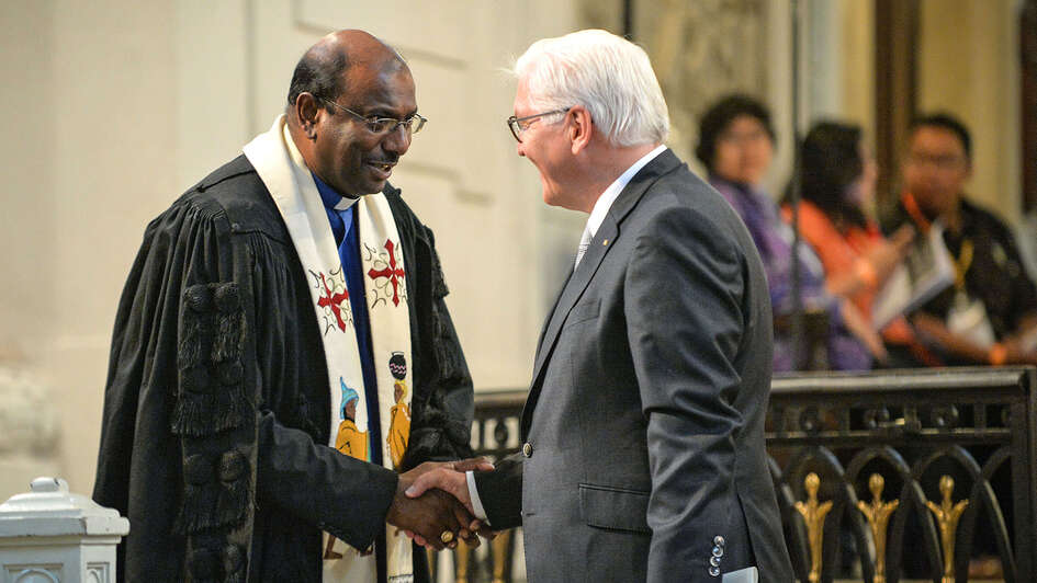 Der Praesident der Weltgemeinschaft Reformierter Kirchen, Jerry Pillay, und Bundespraesident Frank-Walter Steinmeier nach einem Gottesdienst in der Leipziger Nikolaikirche Der Praesident der Weltgemeinschaft Reformierter Kirchen, Jerry Pillay, und Bundespraesident Frank-Walter Steinmeier nach einem Gottesdienst in der Leipziger Nikolaikirche