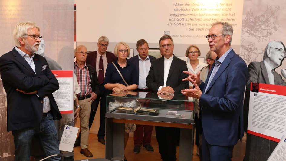 Ausstellung „Mit Schwert und Talar“