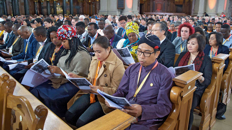 Reformierte Weltgemeinschaft feiert Gottedienst im Berliner Dom
