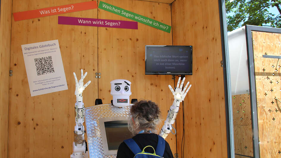 Segensroboter auf der Weltaustellung Reformation Segensroboter auf der Weltaustellung Reformation