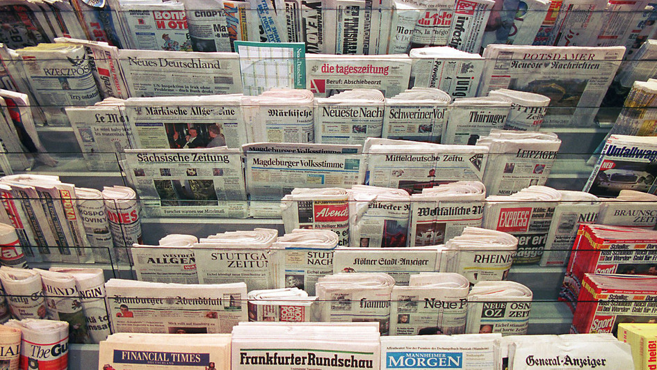 Zeitungsregal am Kiosk