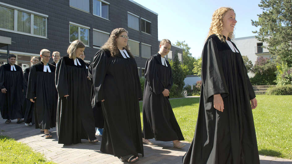 Theologiestudenten im Talar