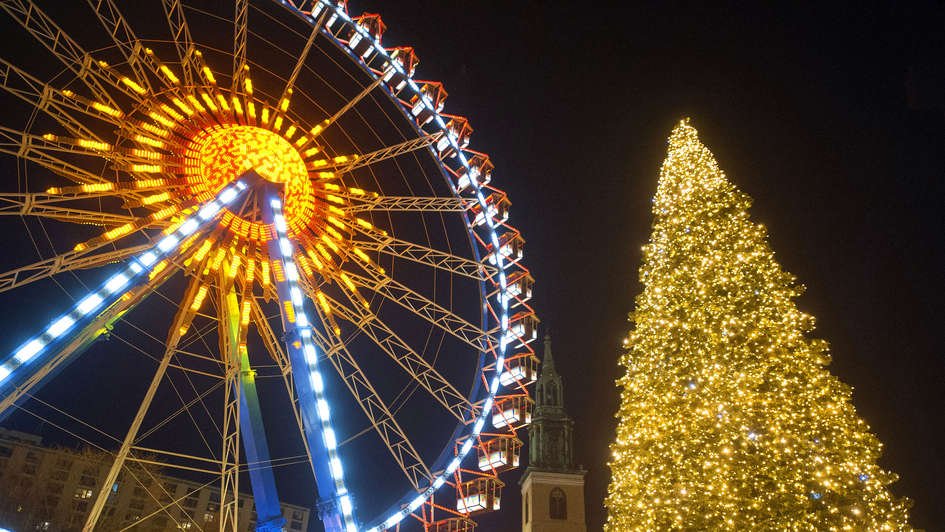 Riesenrad auf dem Weihnachtsmarkt in Berlin