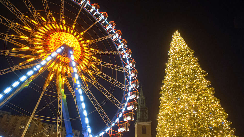 Riesenrad auf dem Weihnachtsmarkt in Berlin Riesenrad auf dem Weihnachtsmarkt in Berlin