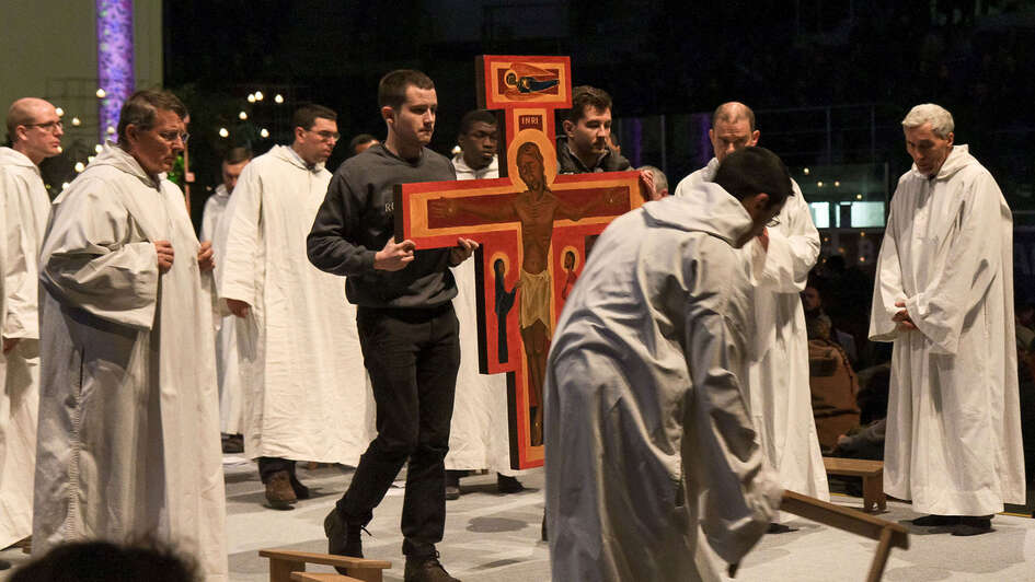 Brüder von Taizé beim Gebet Brüder von Taizé beim Gebet