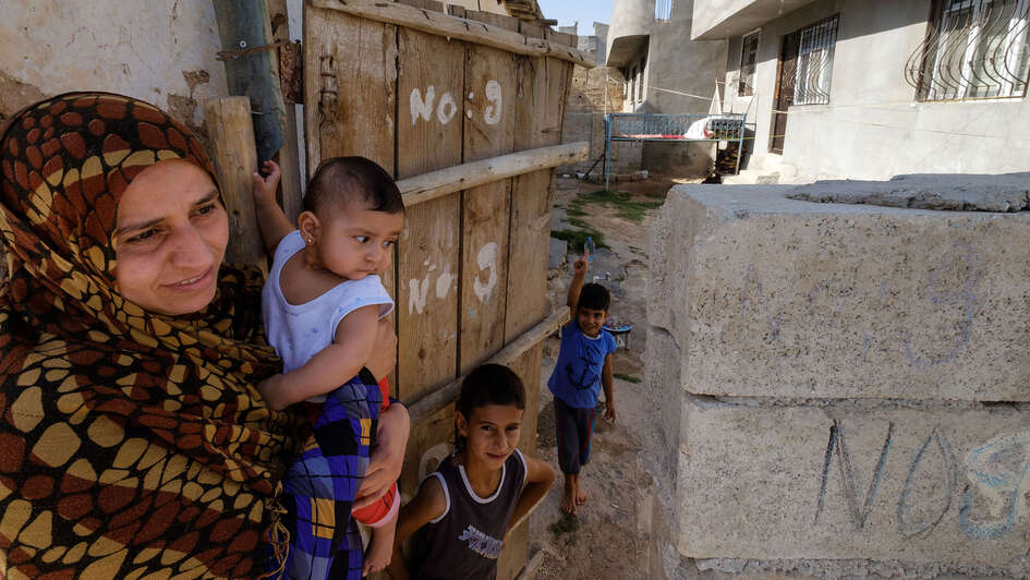 Syrische Flüchtlingsfrau mit Kindern Syrische Flüchtlingsfrau mit Kindern